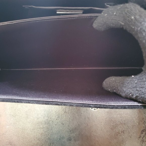 Velvet 'Cross' Purse - Picture 4 of 8